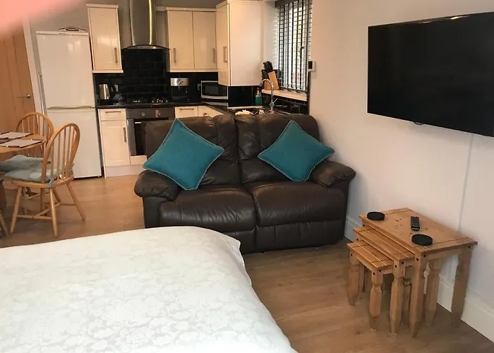 Cozy Lodge With Private Garden And Bbq