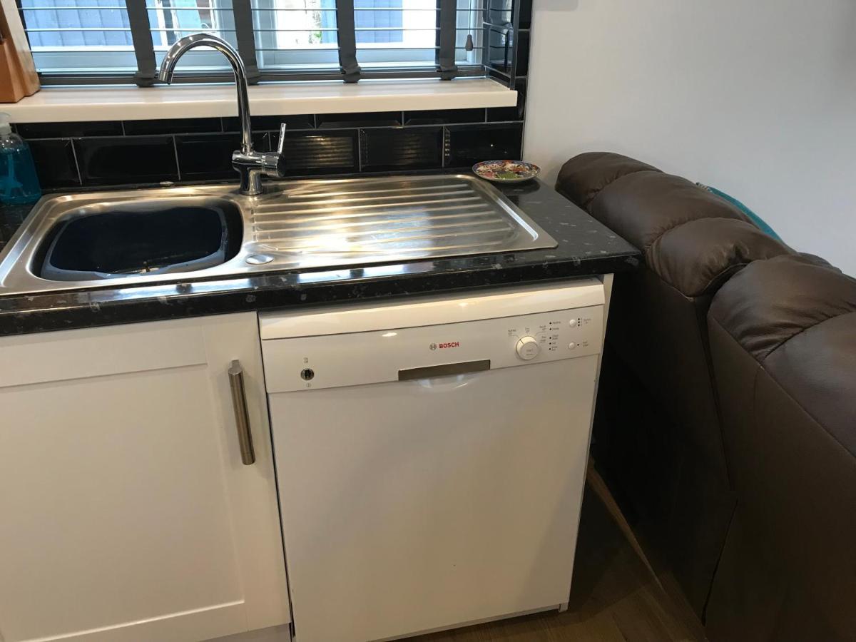 Cozy With Private Garden And Bbq Apartment